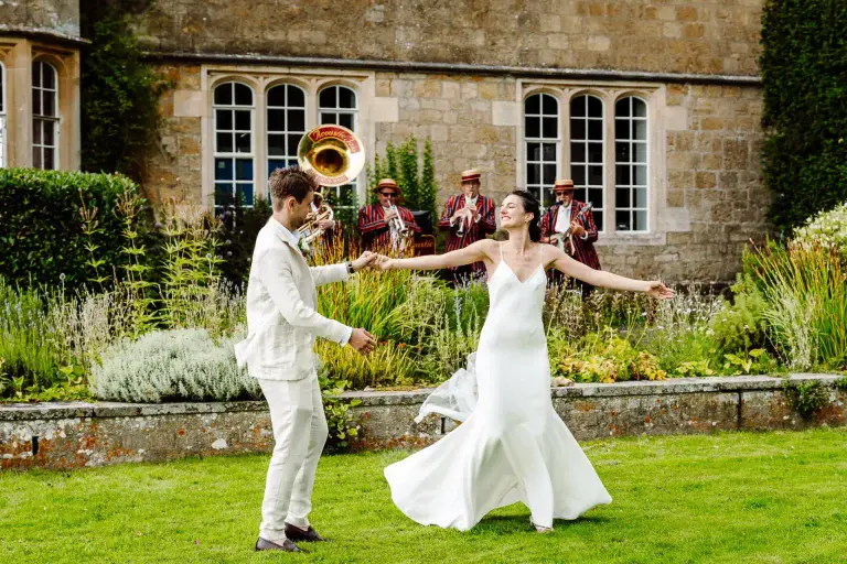 How To Capture Unique Wedding Photos