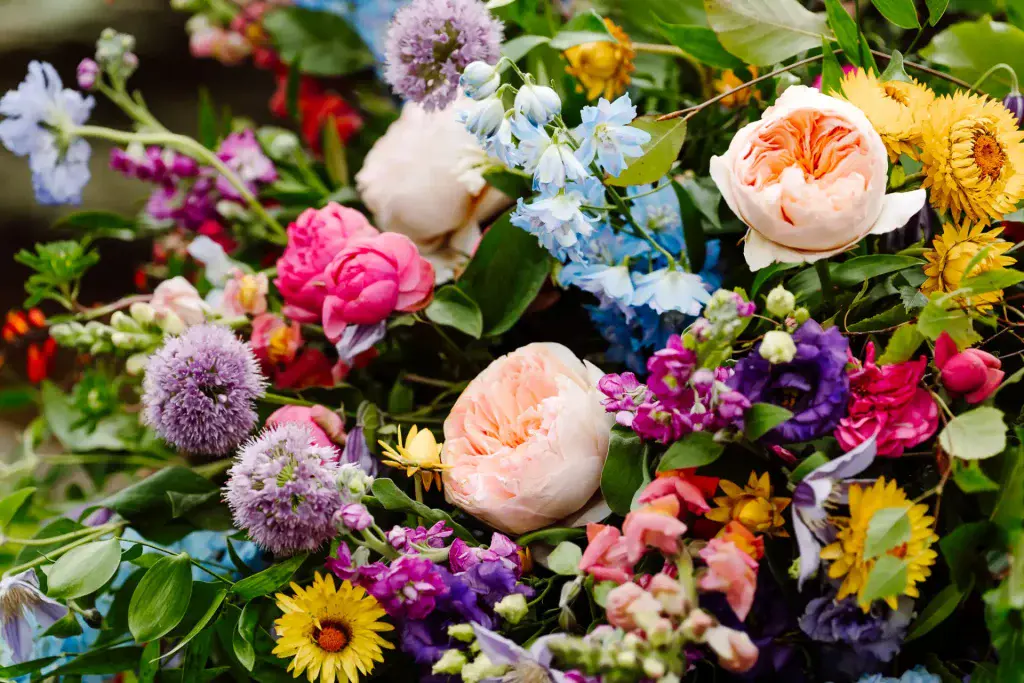 a variety of wedding flower colours in this display of wedding floral arrangements